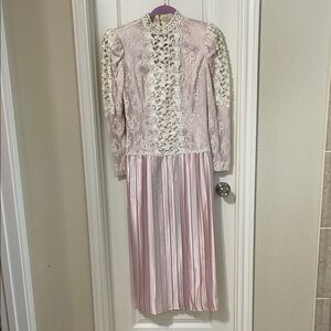 Stunning vintage Scott McClintock Pink and Cream Lace Long Sleeve Dress